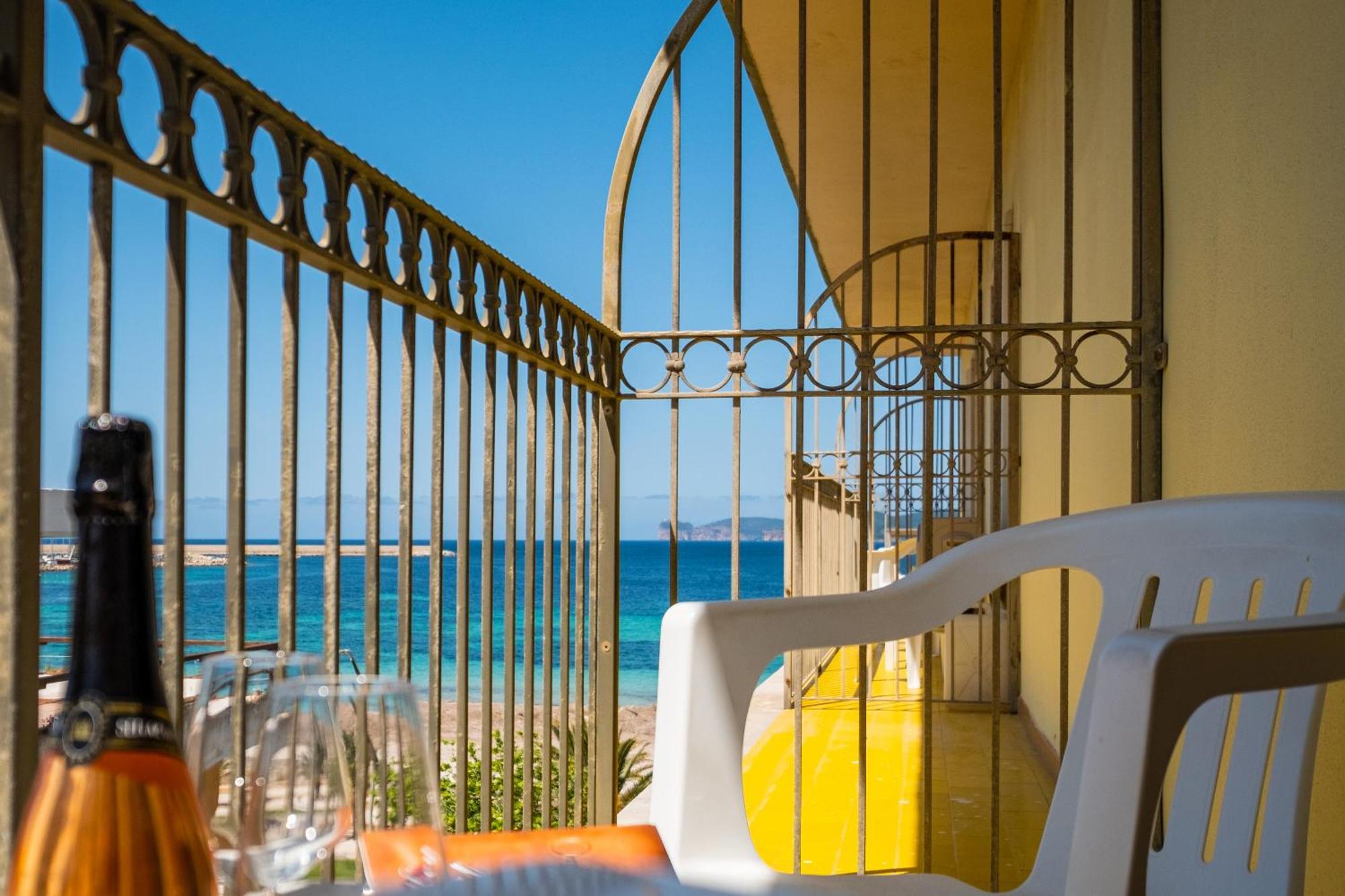 Hotel Il Gabbiano อาลเกโร ภายนอก รูปภาพ